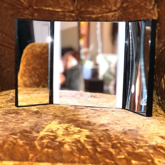 Conair Accessories - CONAIR Reflections Lighted Tri-fold Make Up Vanity Mirror * Uses 4 AAA batteries